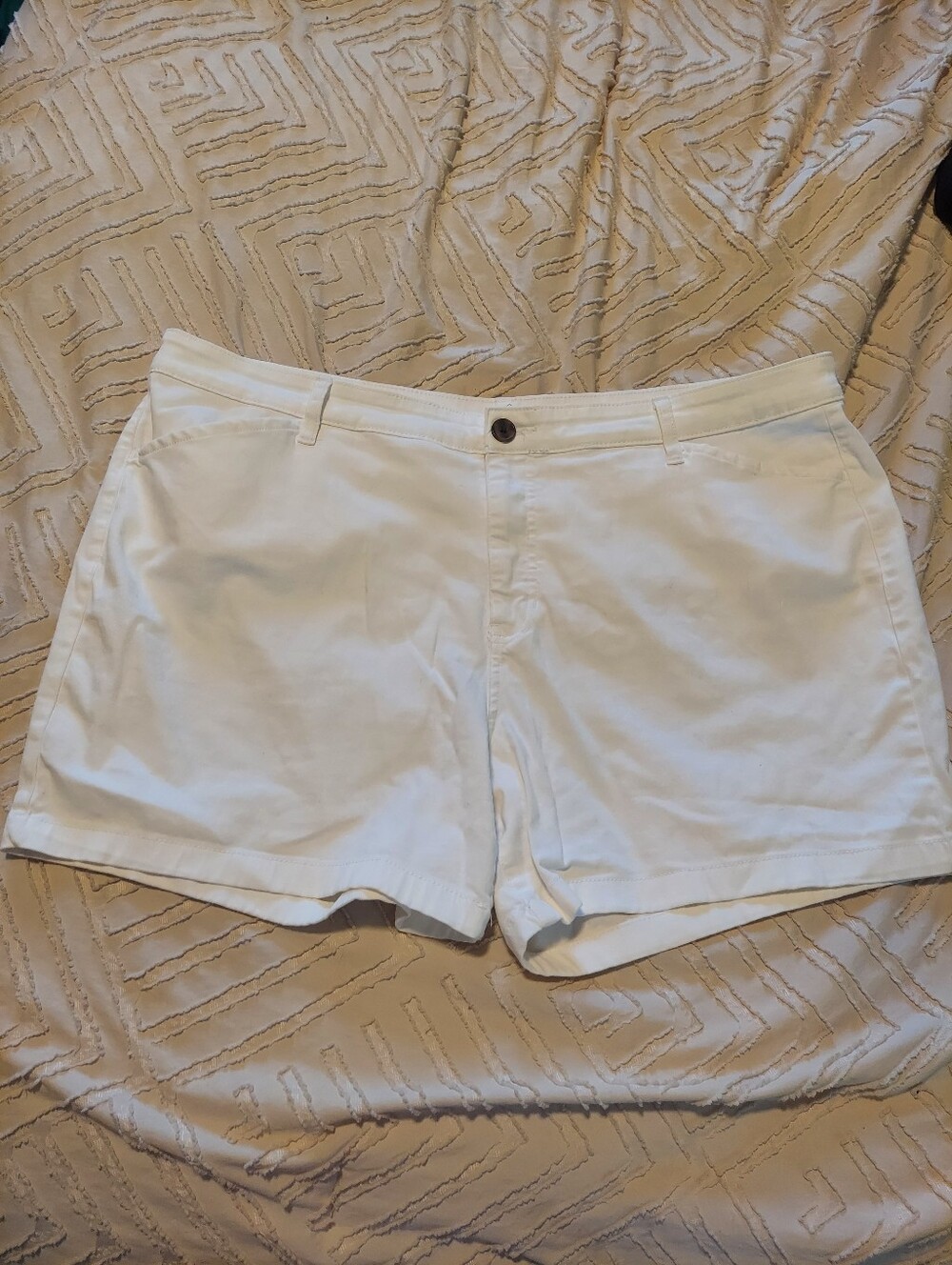 St. John's Bay White Stretch Chino Shorts - Size 20 (5" Inseam)